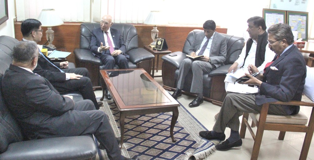  Secretary General, APO Japan with Mr. Sirtaj Aziz